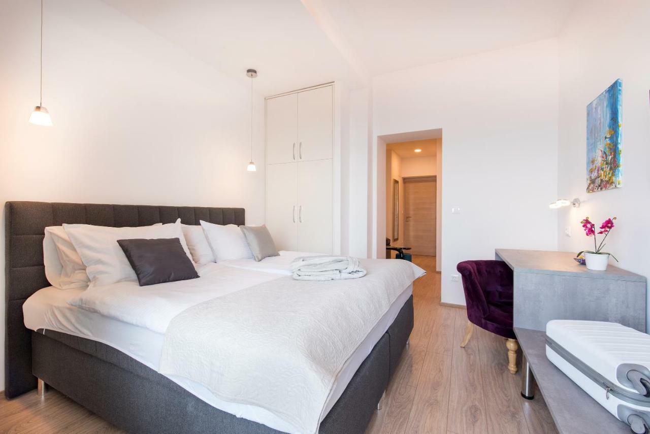 Beachfront Apartments Zanic Podstrana Exterior photo